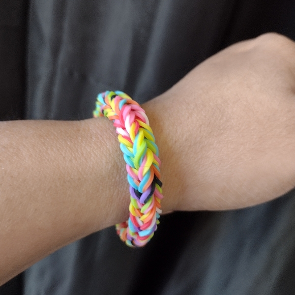 Fun Loom Bracelets - Picture 6 of 9